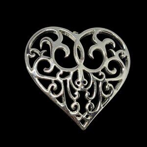 Silver‎ Heart-Shaped Filigree Decorative Piece